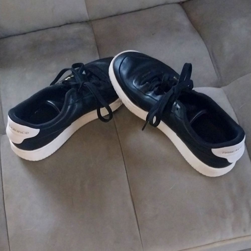 Casual tennis shoes